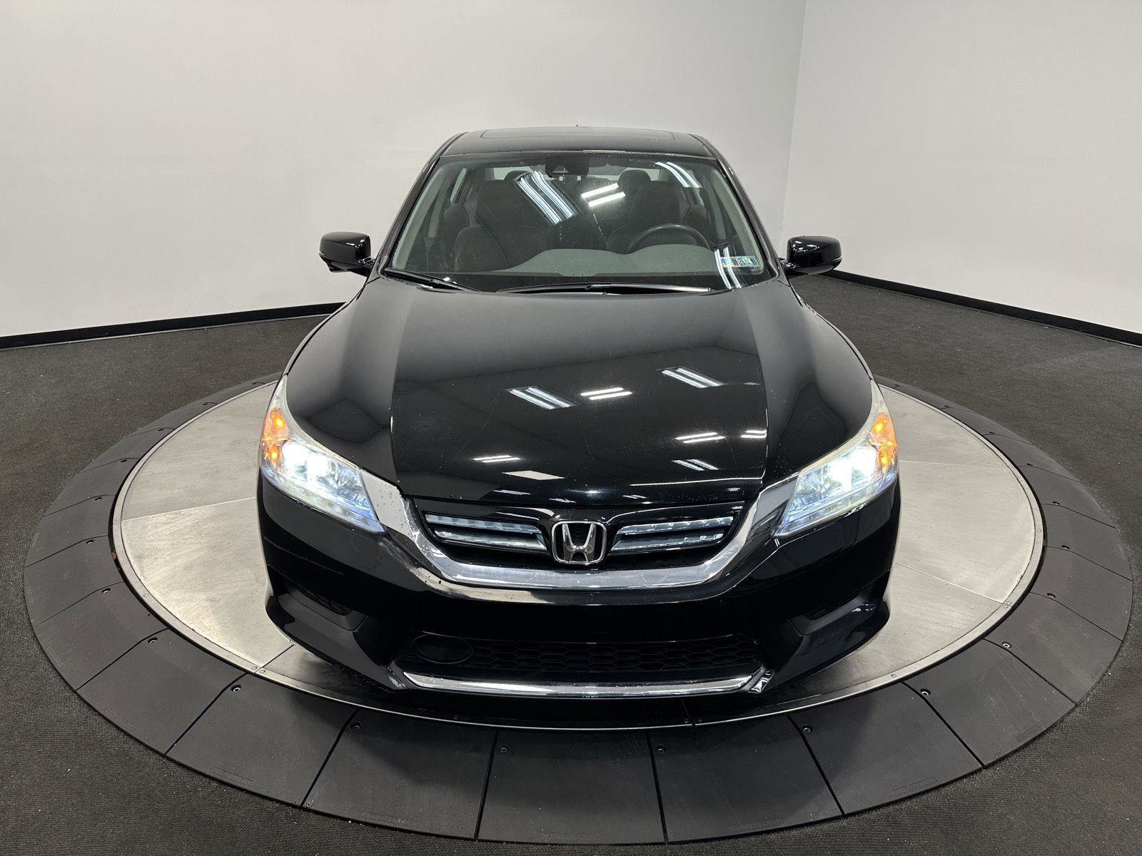 Used 2015 Honda Accord Touring image 2