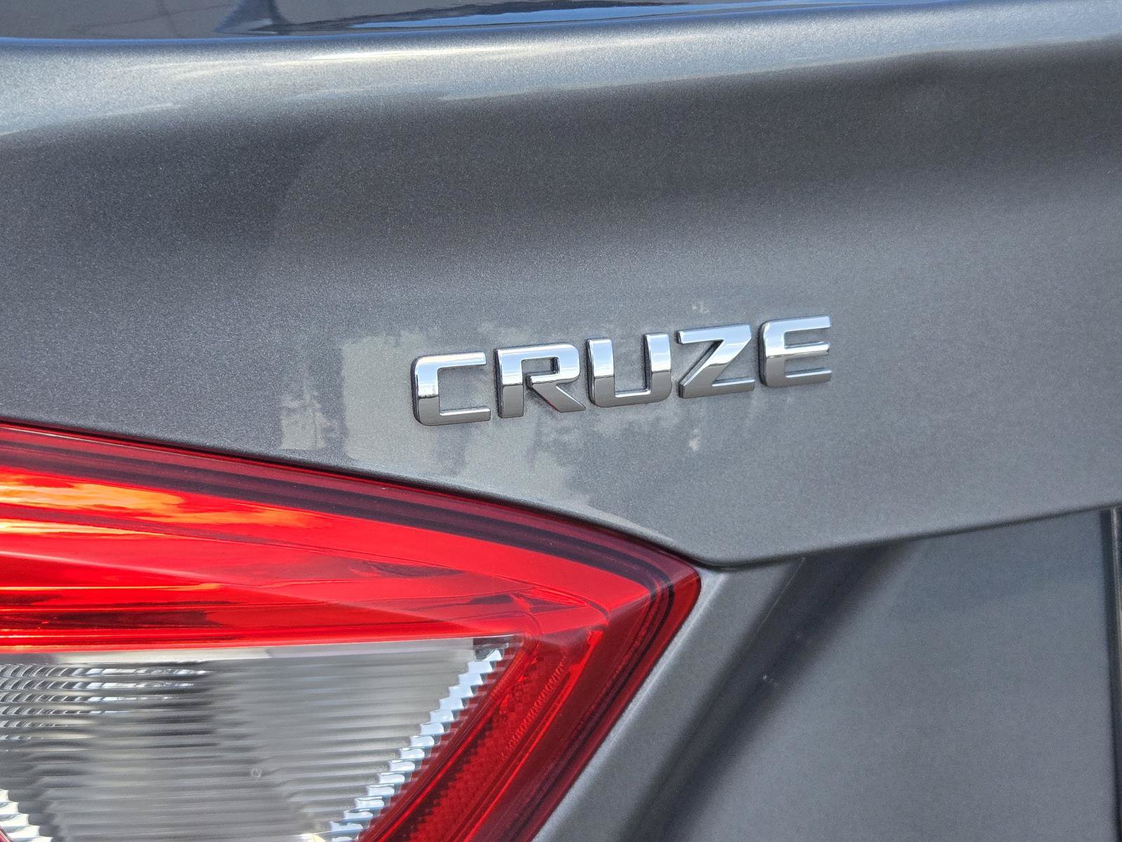 Used 2019 Chevrolet Cruze LT w/ Convenience Package FWD image 35