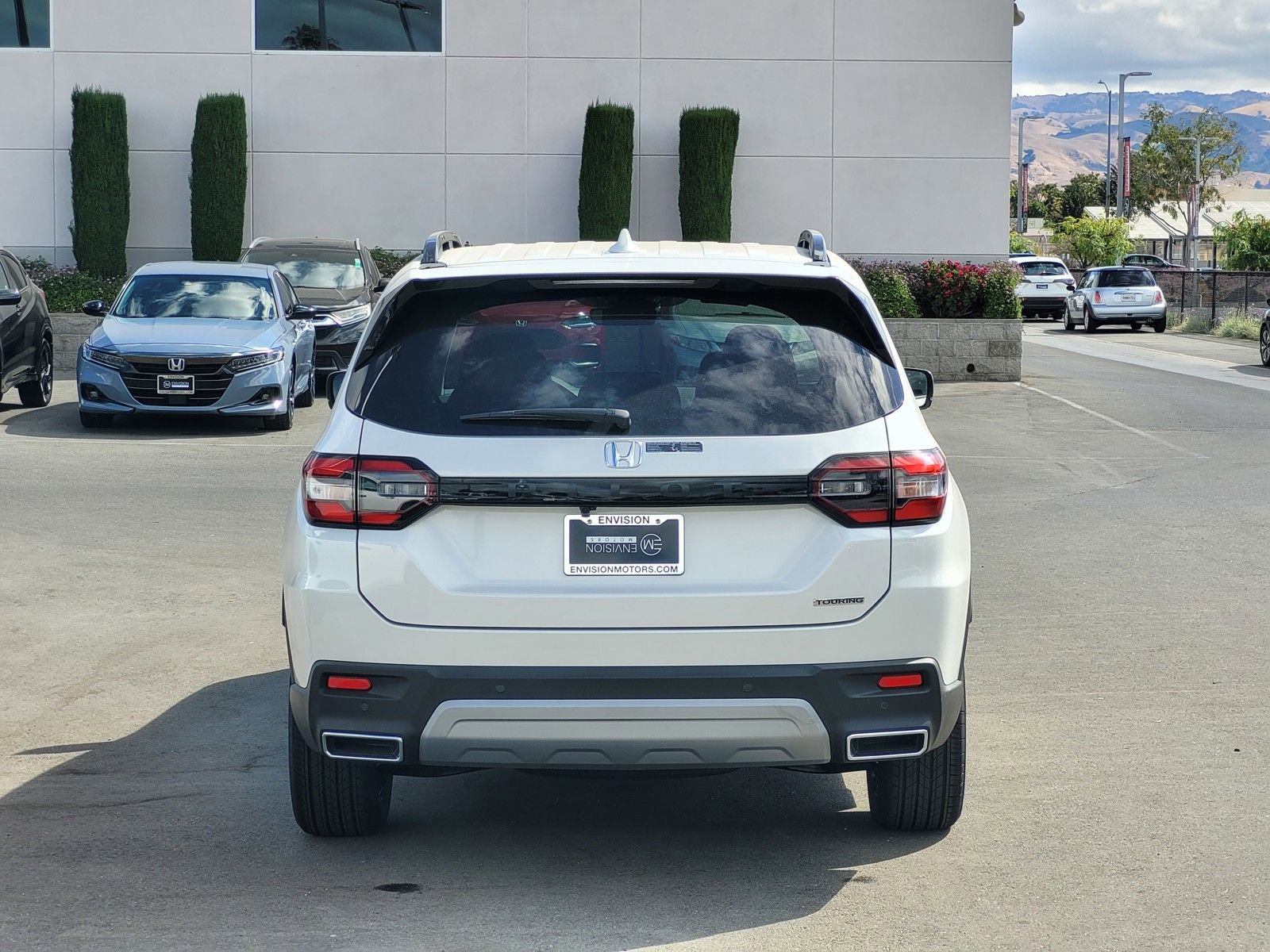 New 2025 Honda Pilot Touring image 6