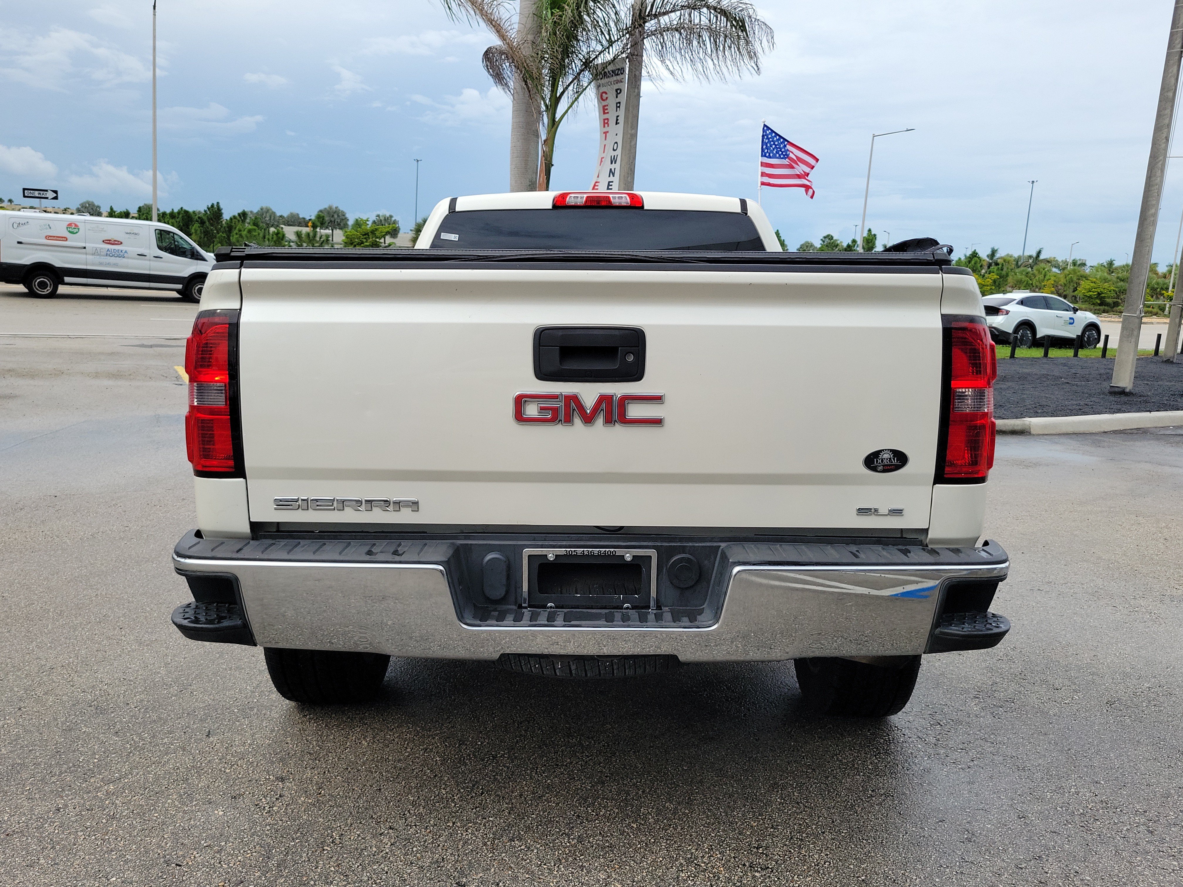 Used 2014 GMC Sierra 1500 SLE w/ SLE Preferred Package RWD image 6