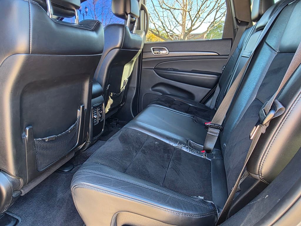 Used 2018 Jeep Grand Cherokee Laredo image 29