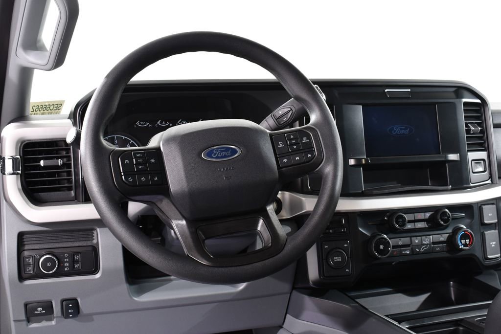 New 2025 Ford F550 4x4 Crew Cab Super Duty w/ XLT Value Package image 12