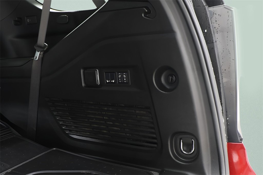 Used 2025 Chevrolet Tahoe High Country image 29