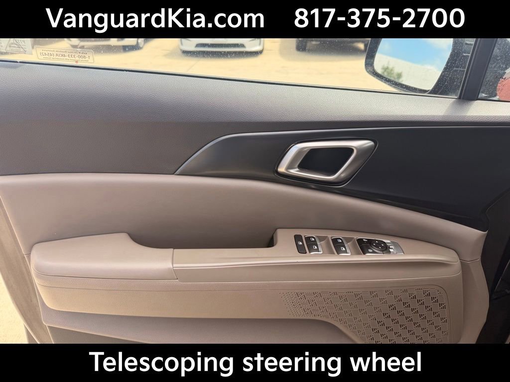 Certified 2025 Kia Carnival image 17