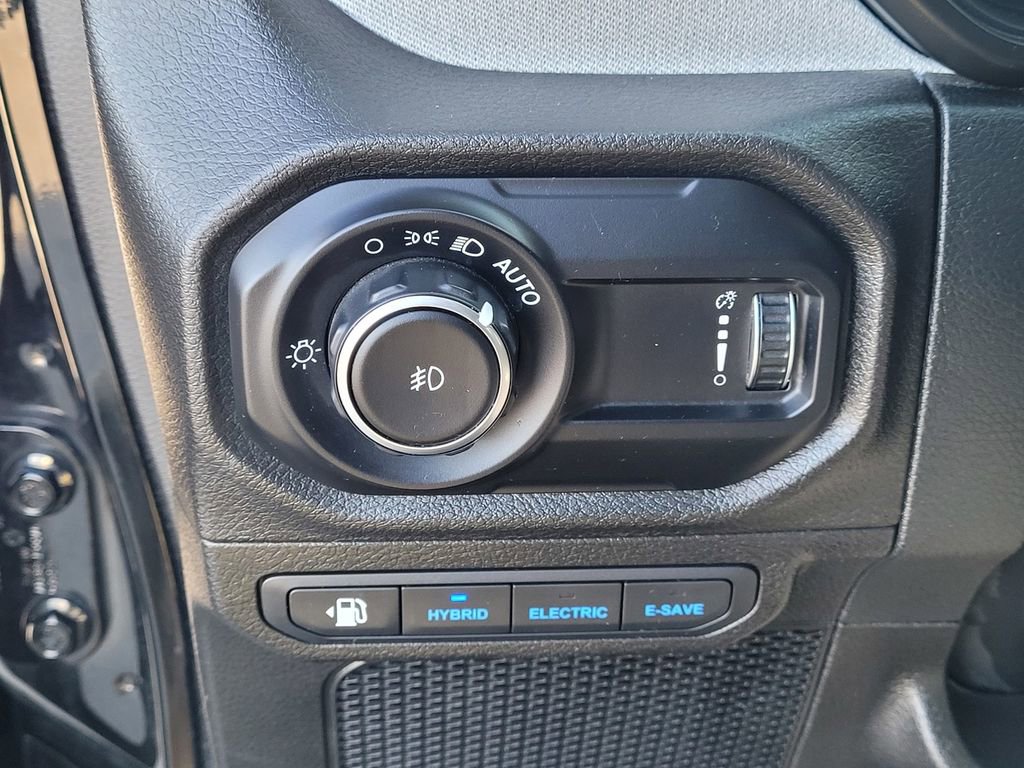 Used 2024 Jeep Wrangler Unlimited image 24