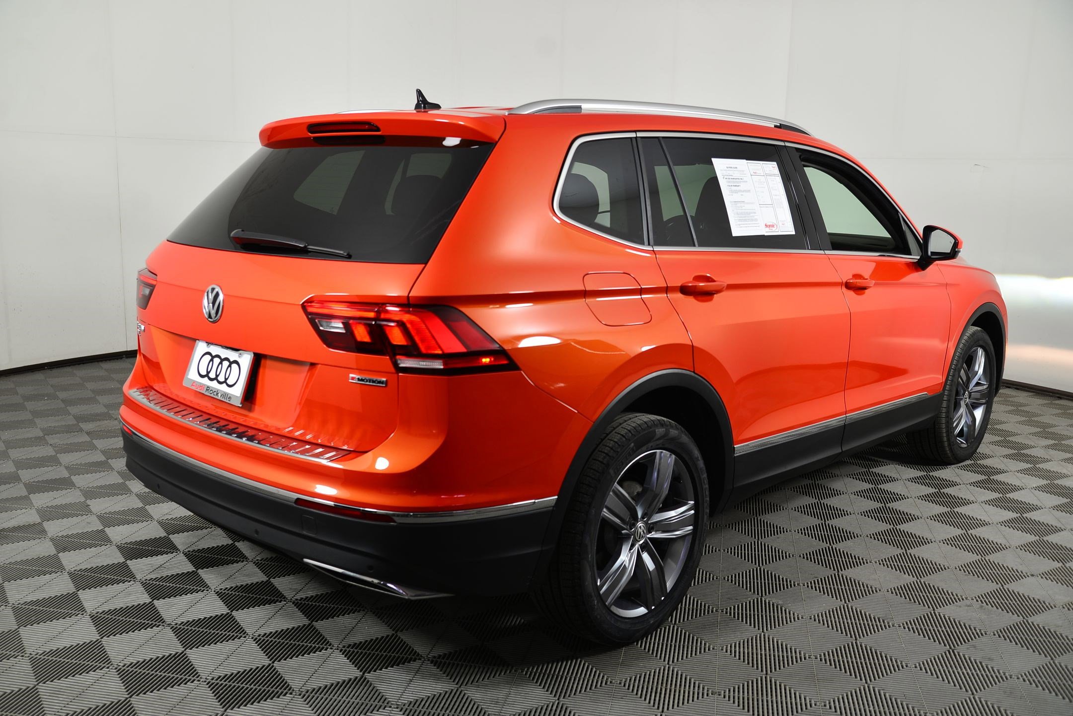 Used 2019 Volkswagen Tiguan SEL Premium image 9