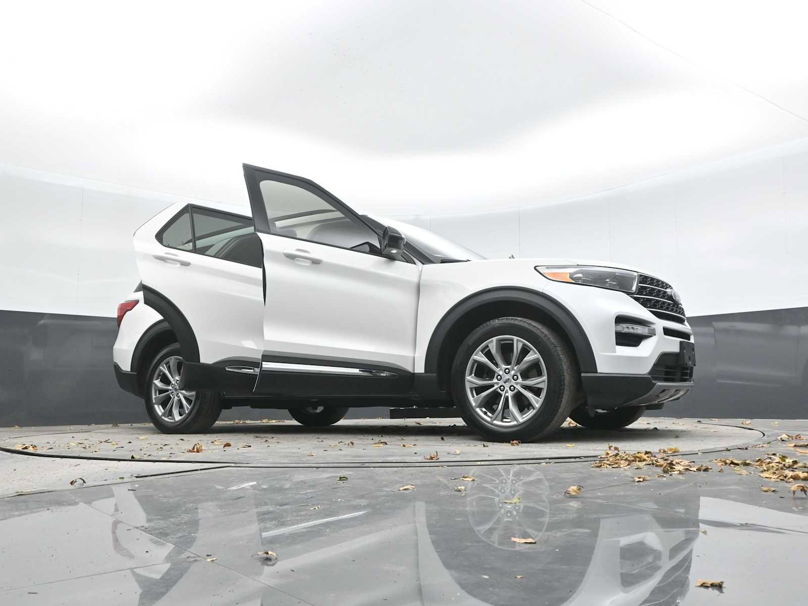 Used 2022 Ford Explorer XLT w/ Equipment Group 202A image 46