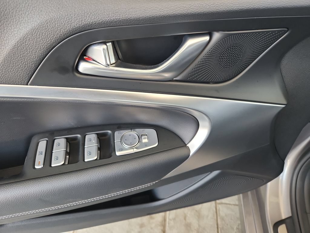 Used 2026 Genesis G70 2.5T RWD image 30