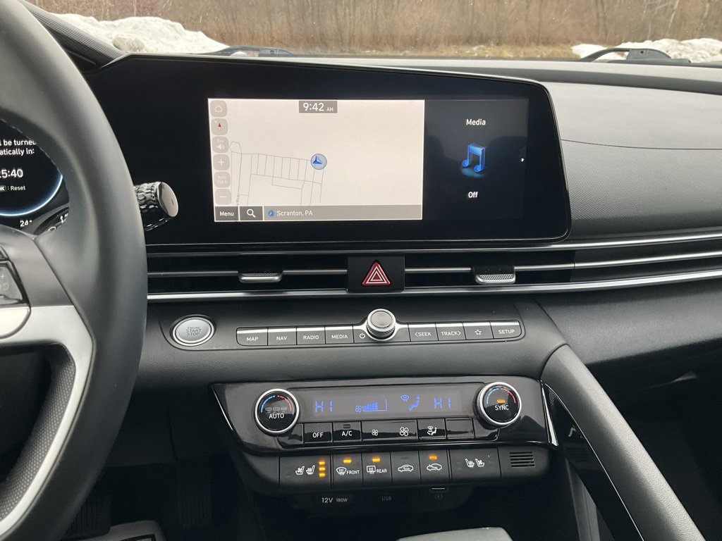 Used 2023 Hyundai Elantra Limited image 9