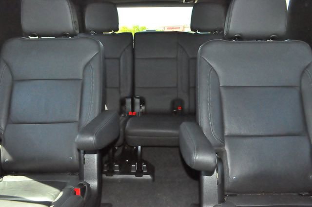 Used 2024 Chevrolet Tahoe Z71 w/ Luxury Package AWD/4WD image 13