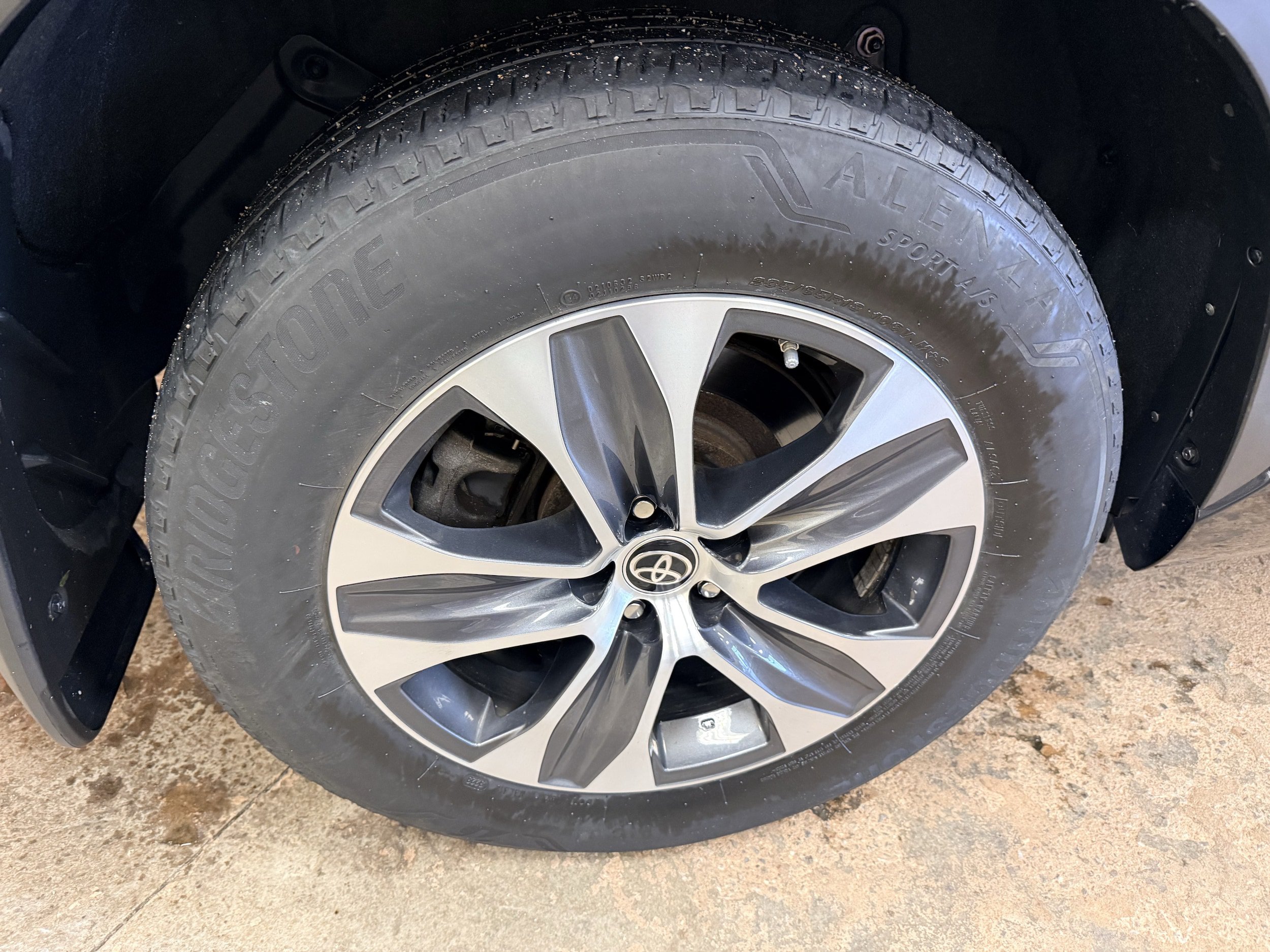 Used 2023 Toyota Highlander XLE AWD/4WD image 12