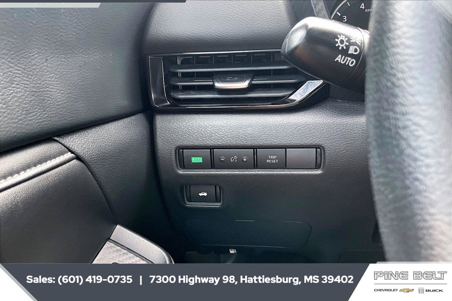 Used 2024 Nissan Sentra SV FWD image 22