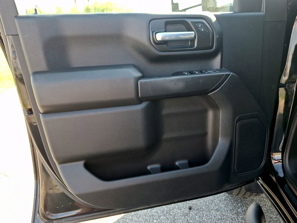 Used 2021 Chevrolet Silverado 2500 Custom w/ Custom Value Package image 12