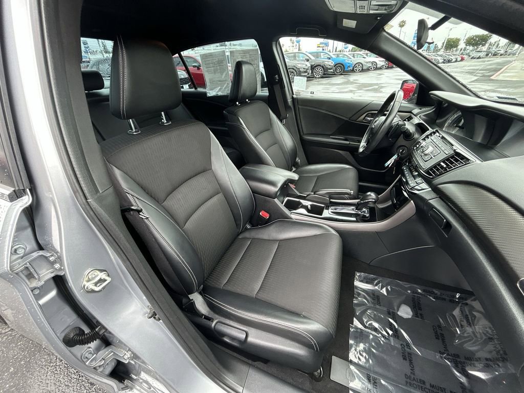 Used 2017 Honda Accord Sport image 24
