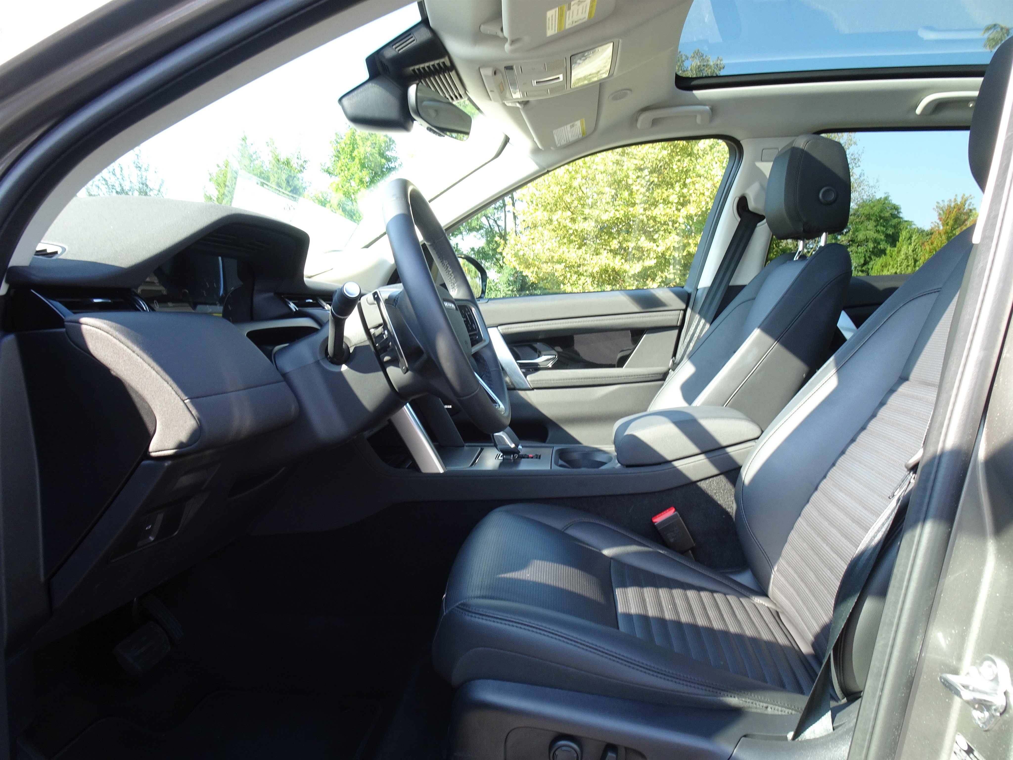 Certified 2025 Land Rover Discovery Sport S AWD/4WD image 9