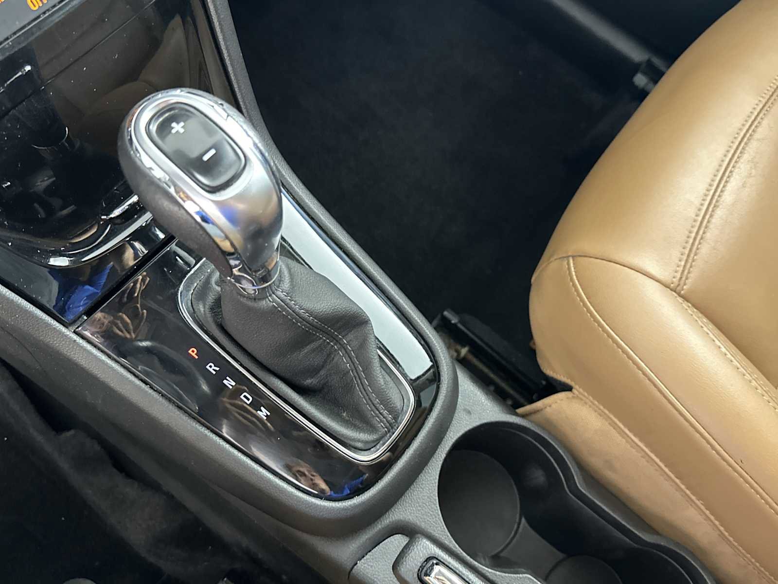 Used 2019 Buick Encore Essence w/ Experience Buick Package FWD image 22