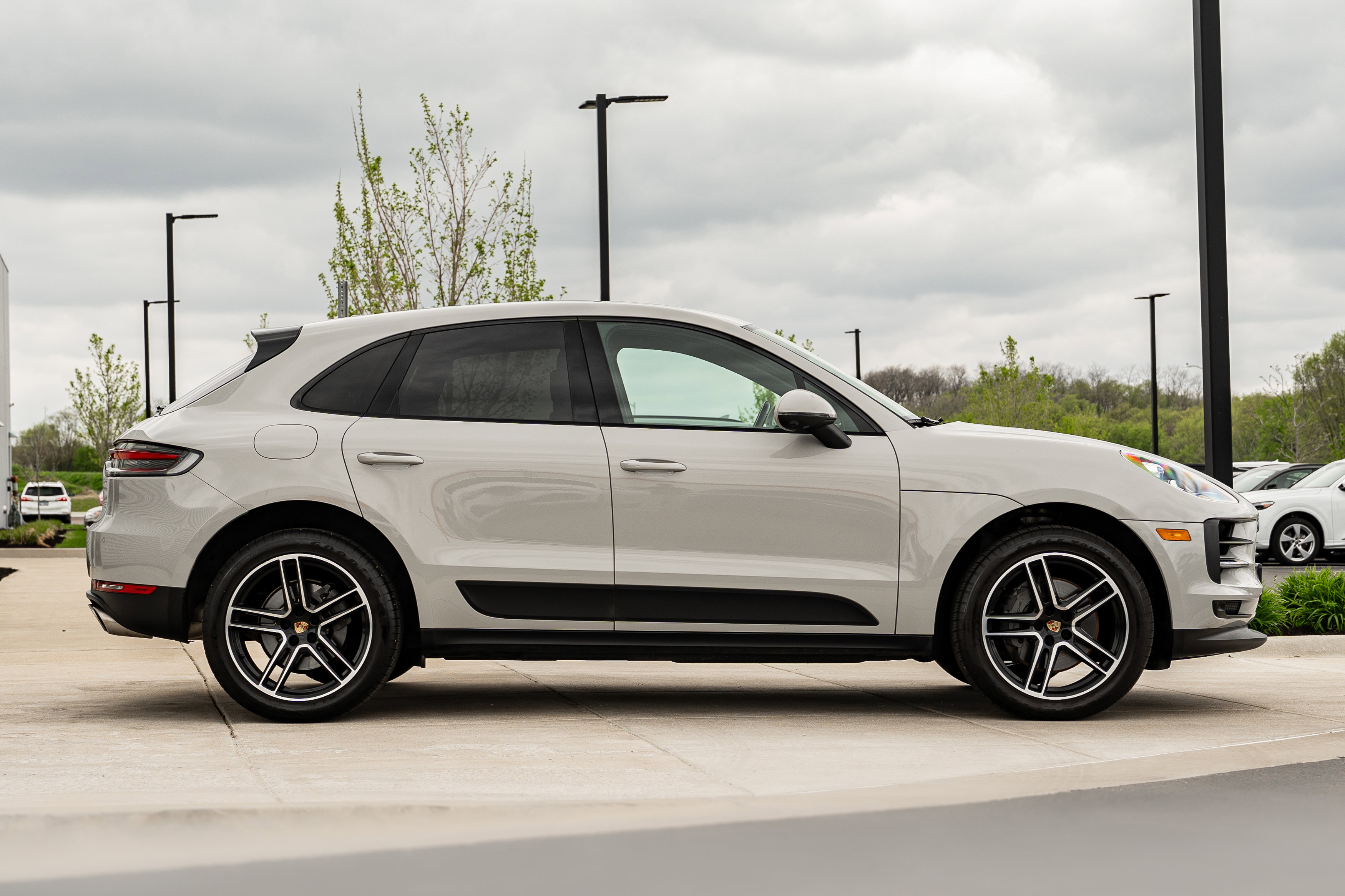 Used 2021 Porsche Macan S AWD/4WD image 3