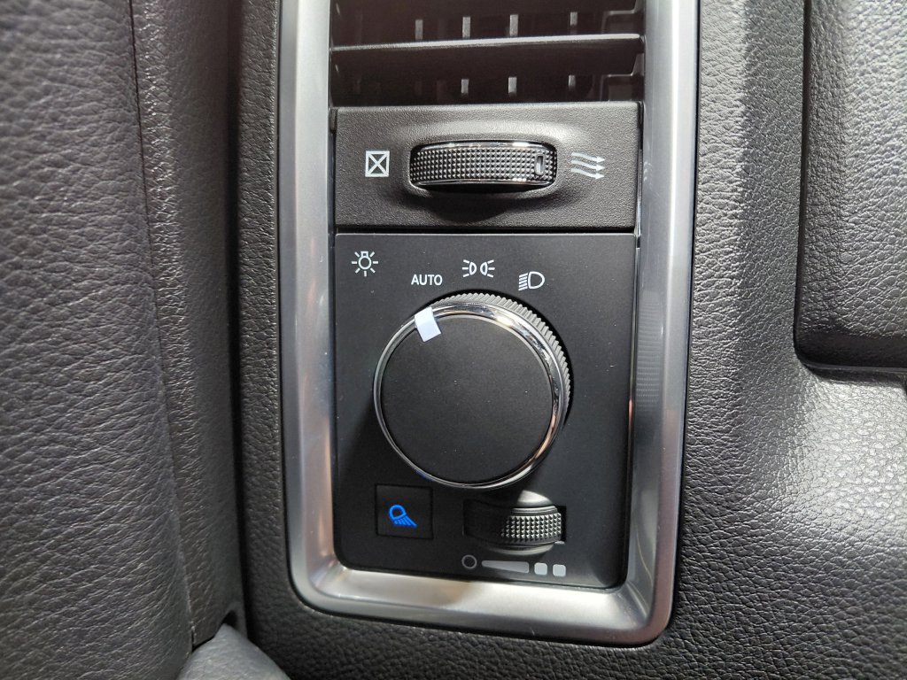 Used 2023 RAM 1500 Warlock AWD/4WD image 37