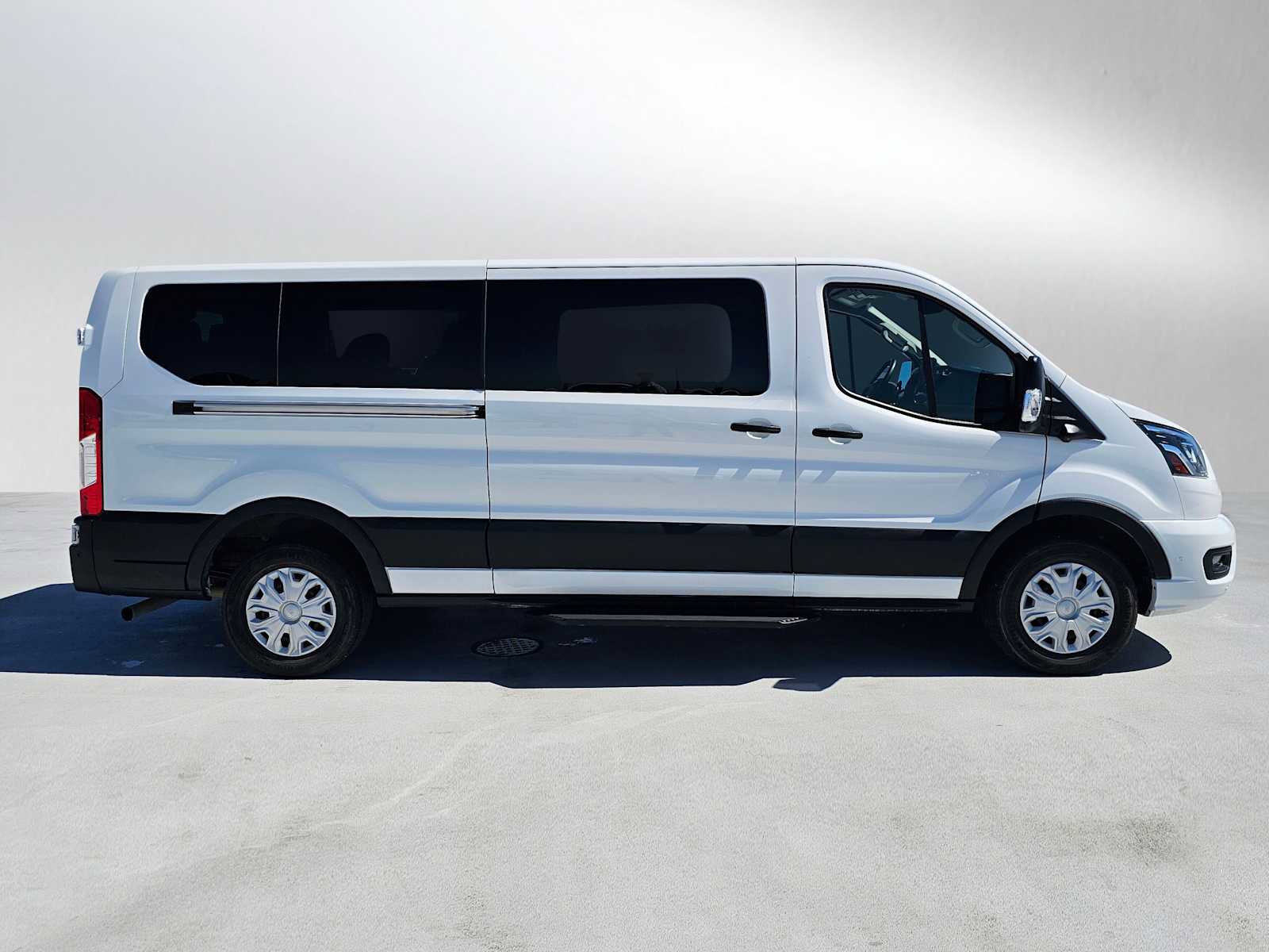 Used 2023 Ford Transit 350 XLT image 2