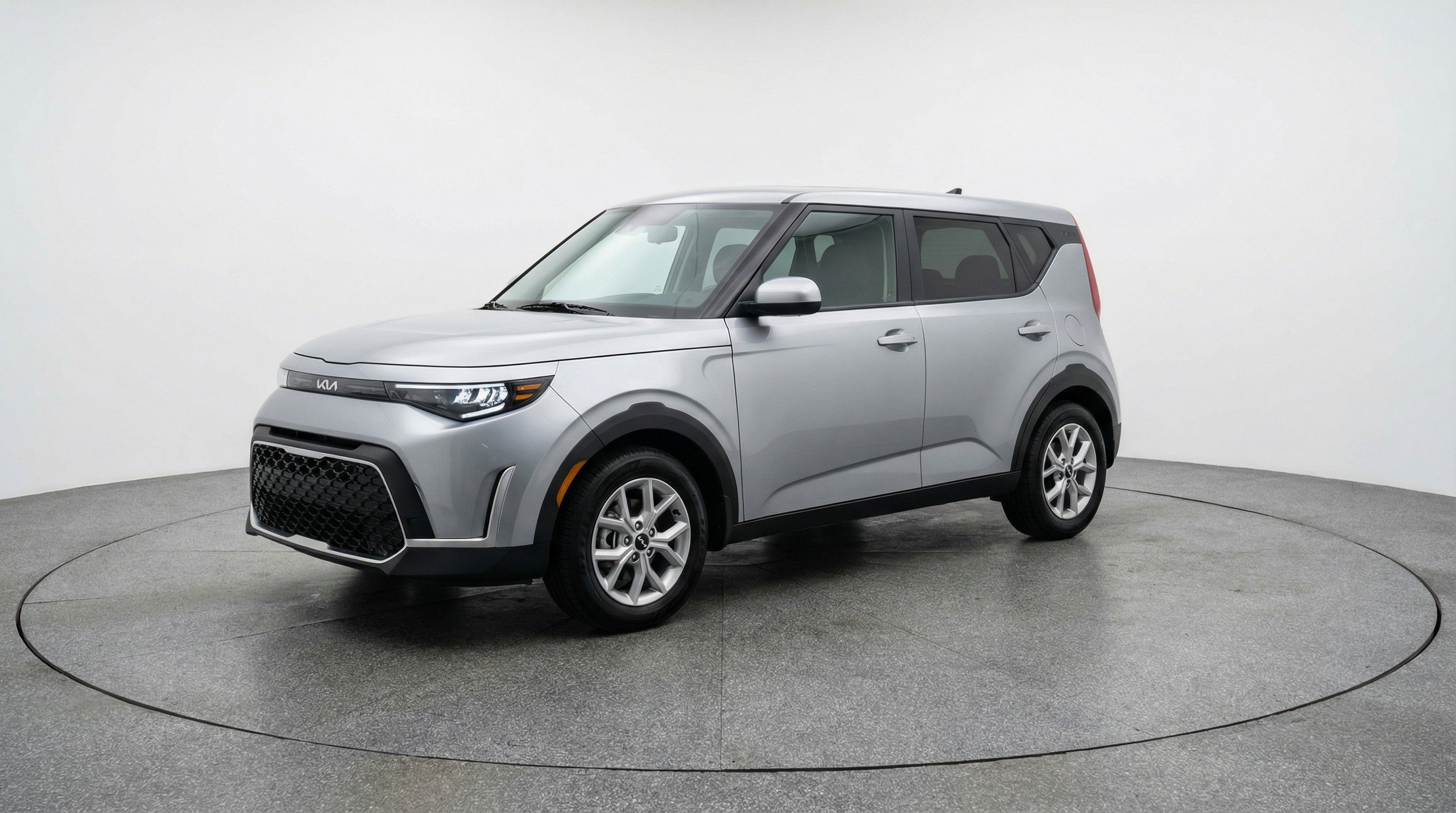 Used 2025 Kia Soul LX w/ LX Technology Package image 3