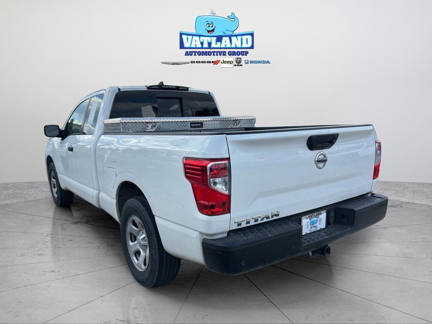 Used 2022 Nissan Titan S image 4