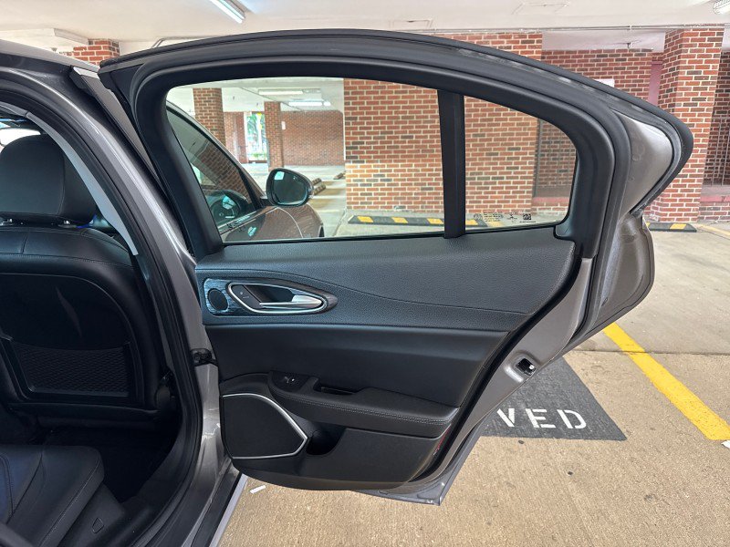 Used 2019 Alfa Romeo Giulia AWD image 14
