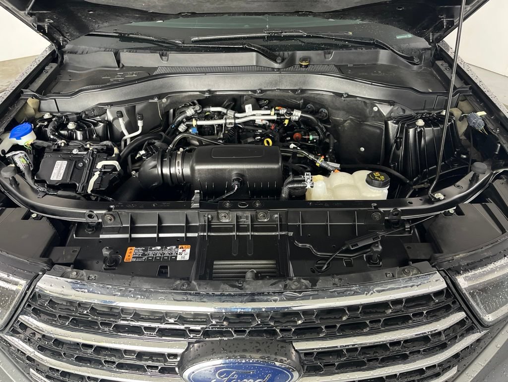 Used 2023 Ford Explorer XLT w/ Equipment Group 202A AWD/4WD image 9