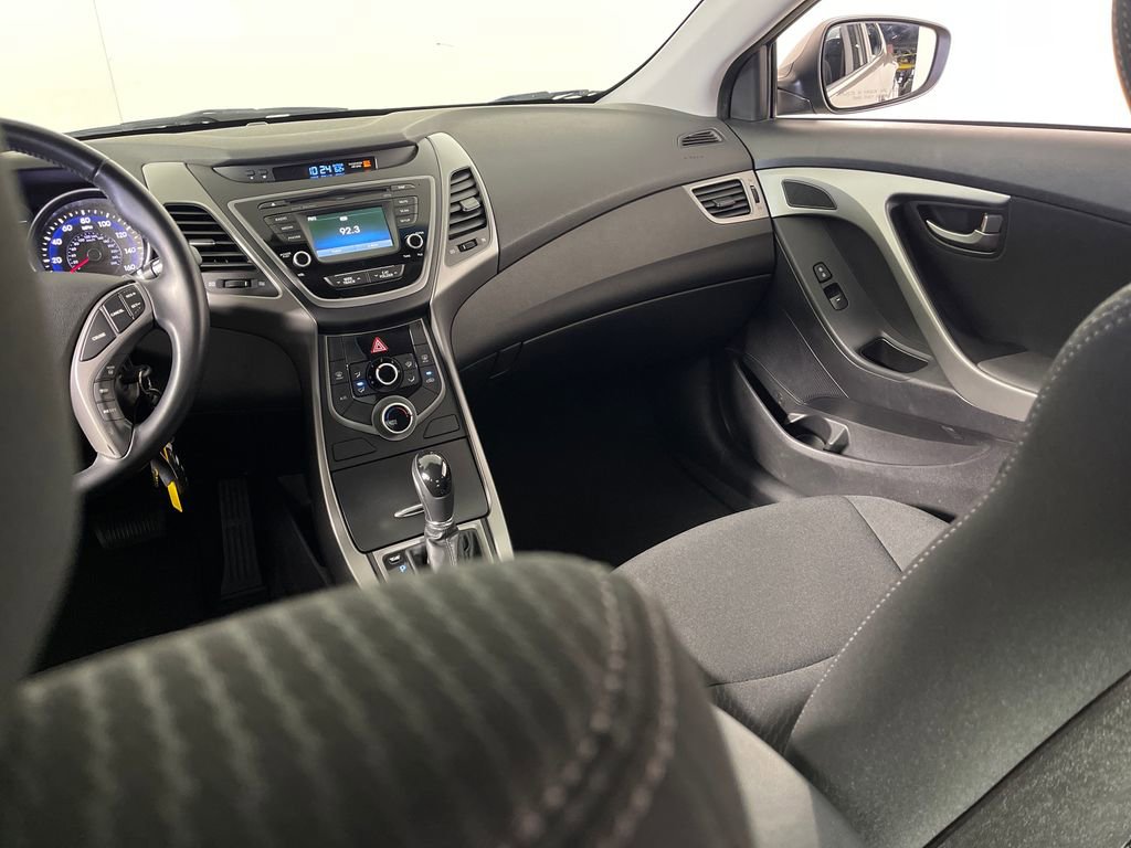 Used 2015 Hyundai Elantra SE w/ Option Group 03 FWD image 17