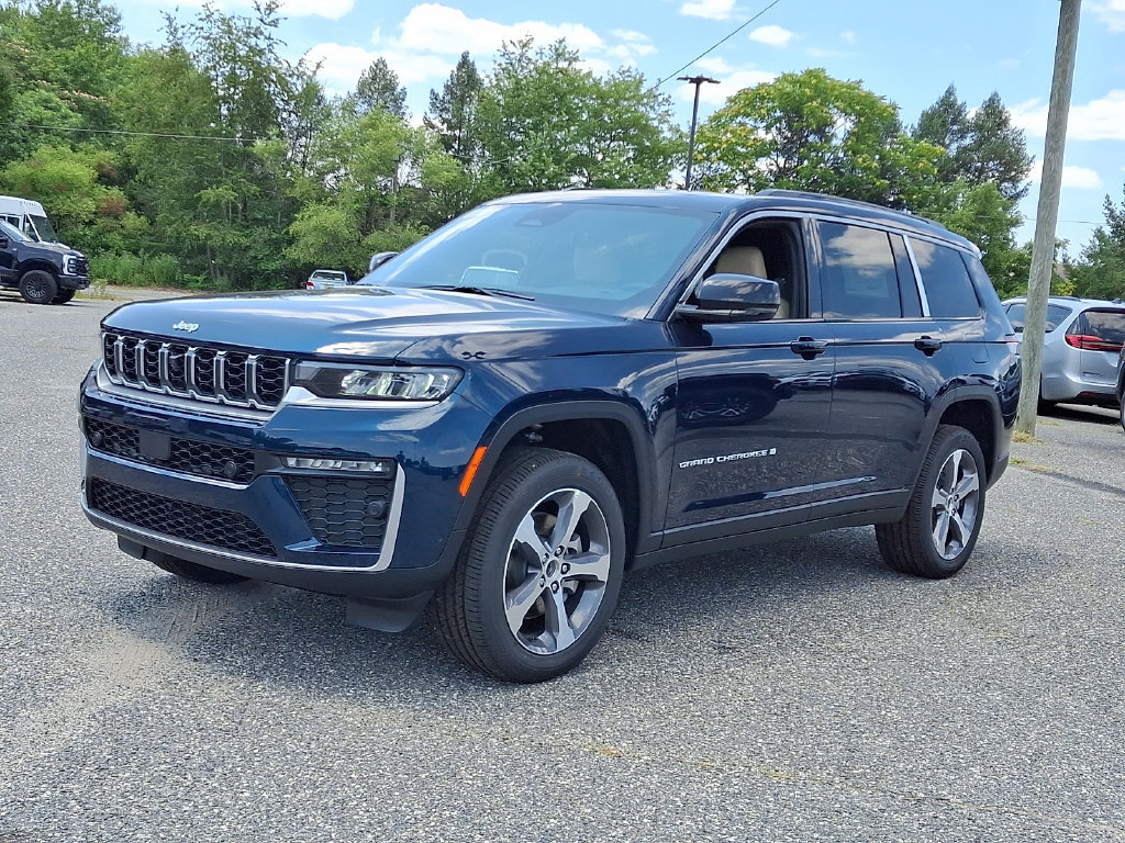 New 2026 Jeep Grand Cherokee L Limited w/ Luxury Tech Group II AWD/4WD image 4