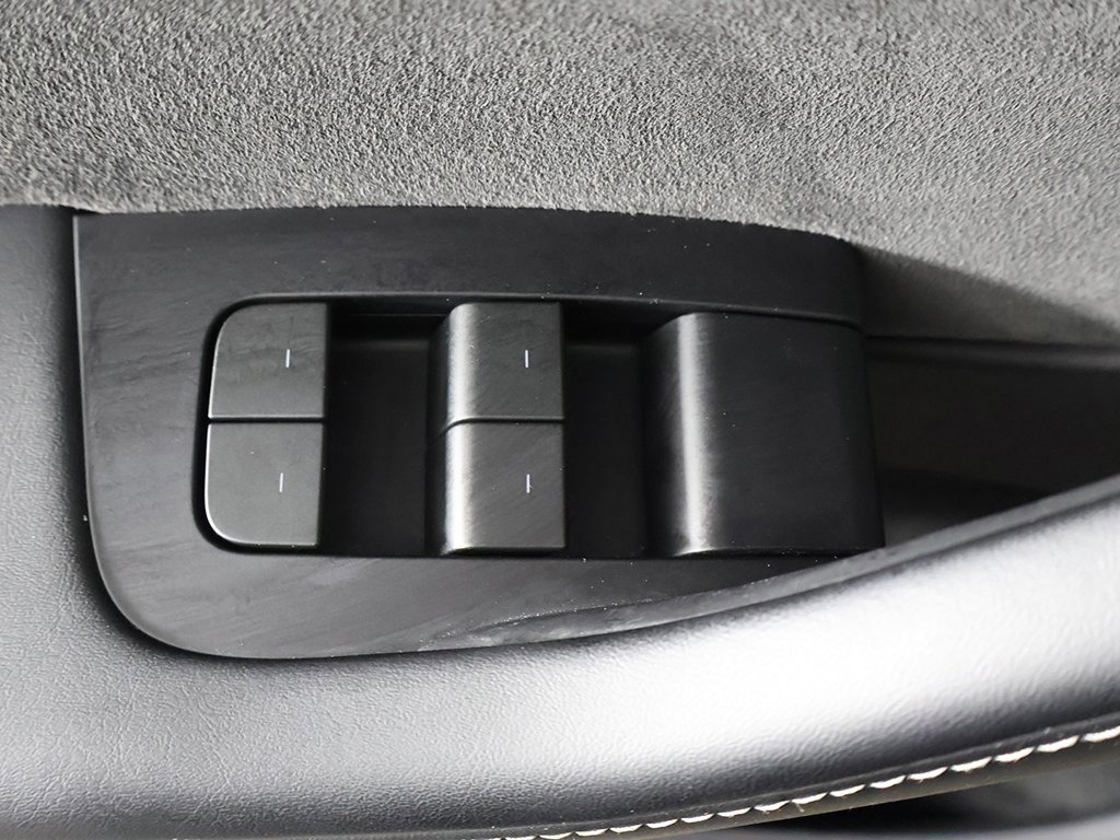 Used 2023 Tesla Model Y Long Range image 36