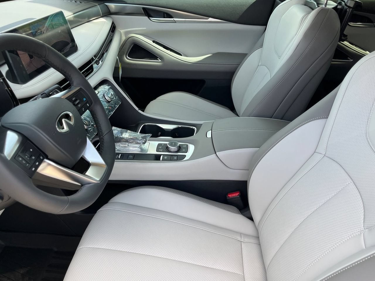 New 2027 INFINITI QX60 Luxe FWD image 17