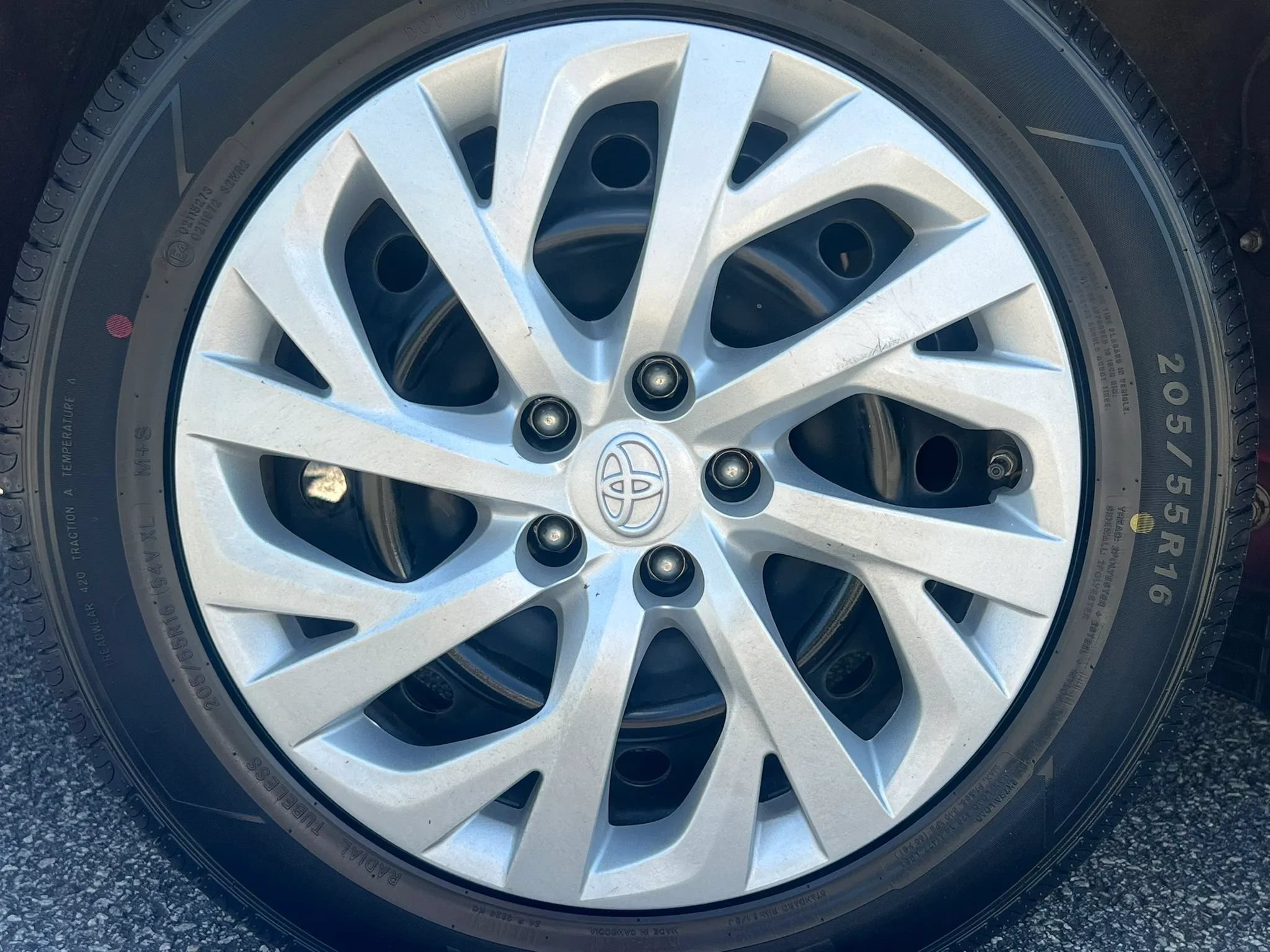 Used 2018 Toyota Corolla LE w/ Body Protection Package FWD image 40