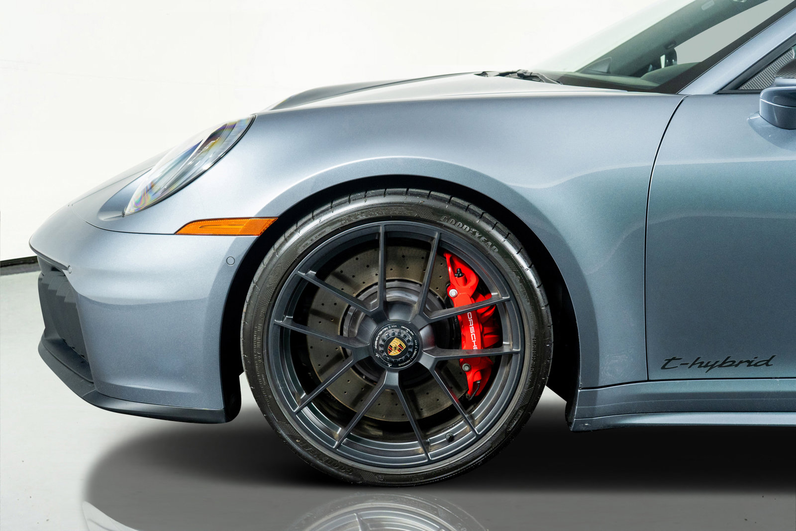 Used 2025 Porsche 911 Carrera 4 GTS image 18