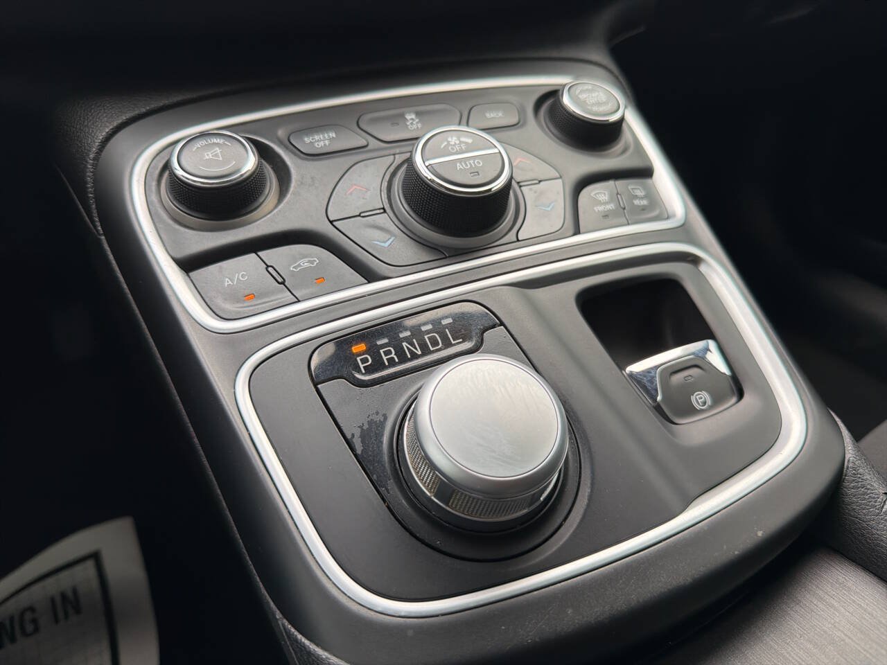 Used 2015 Chrysler 200 Limited w/ Convenience Group FWD image 17