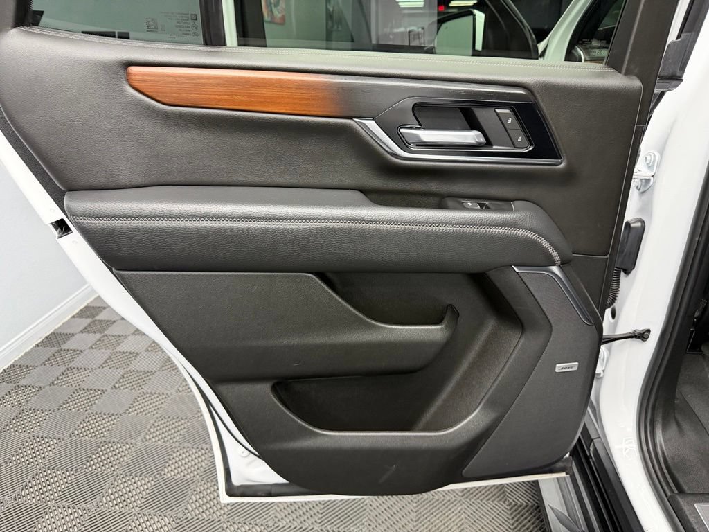 Used 2025 GMC Yukon Denali AWD/4WD image 41