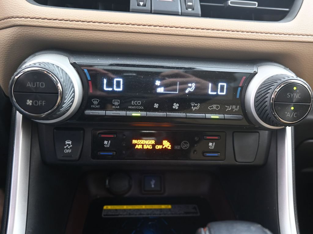 Used 2020 Toyota RAV4 Limited FWD image 12