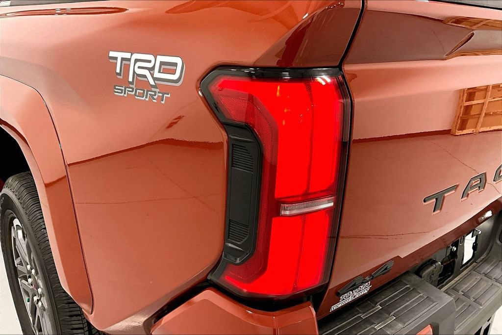 Used 2025 Toyota Tacoma TRD Sport AWD/4WD image 38