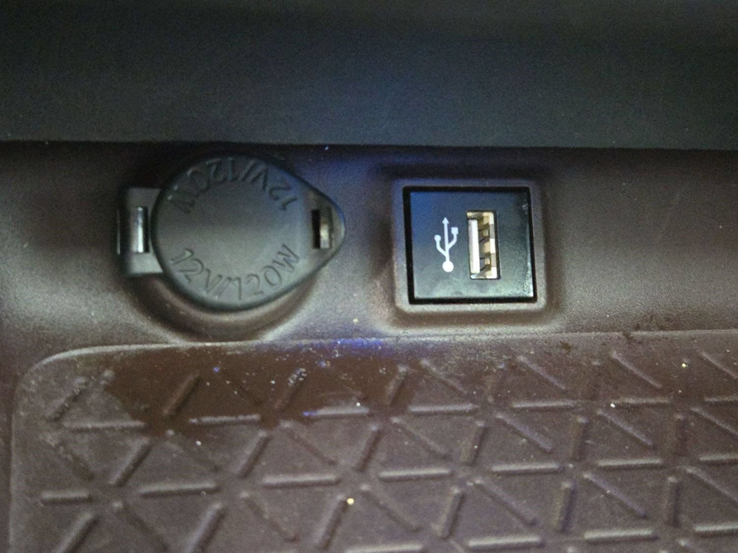 Used 2025 Toyota RAV4 Limited w/ Weather Package FWD image 25