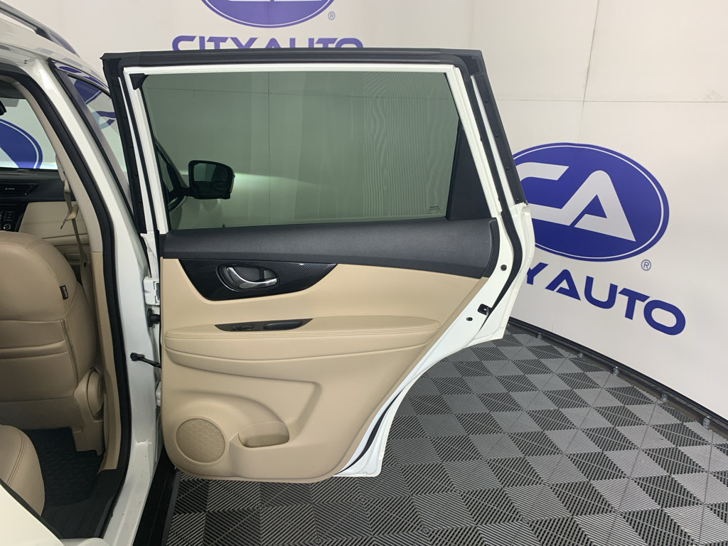Used 2018 Nissan Rogue SL w/ Premium Package FWD image 36
