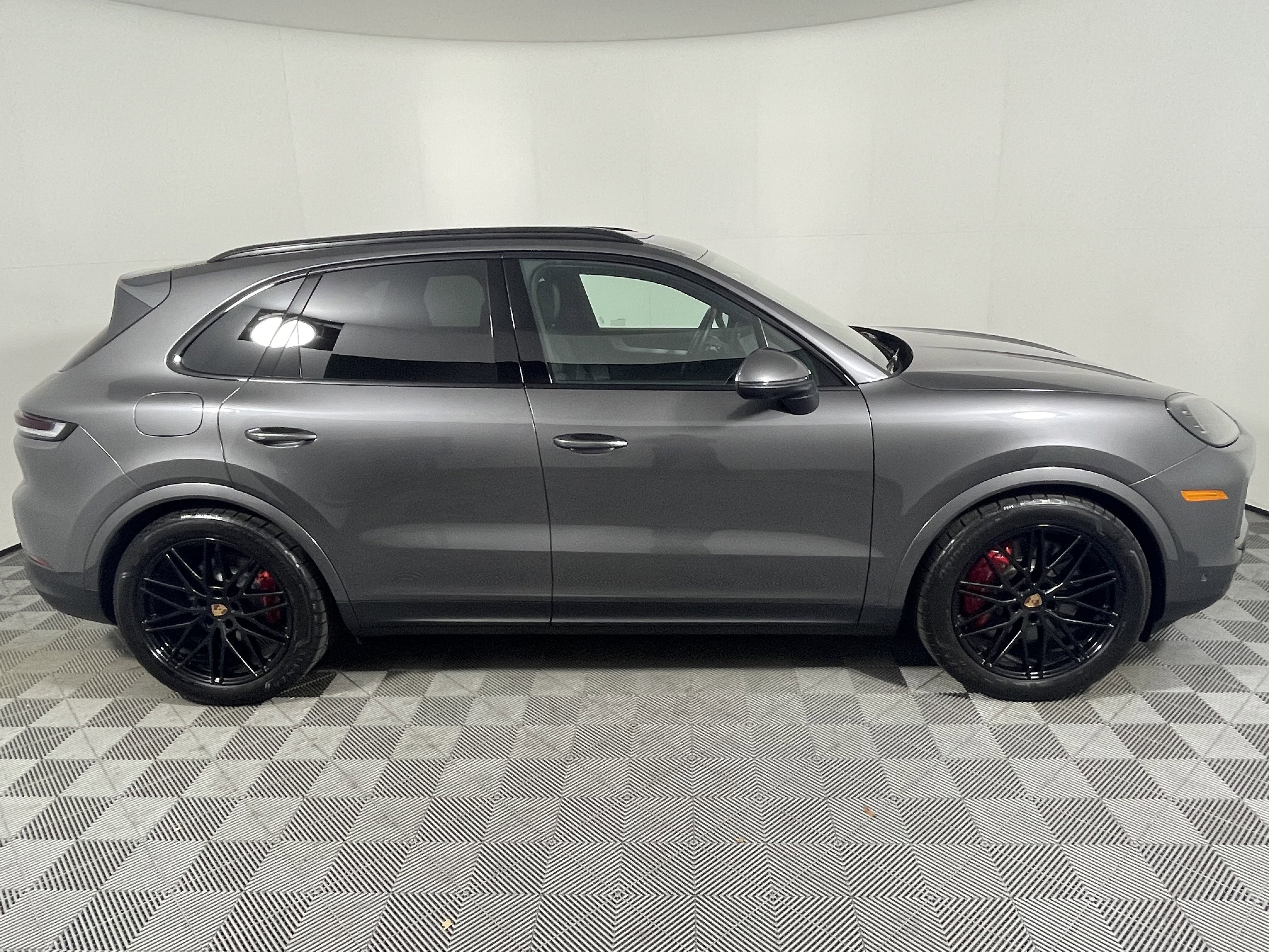 Used 2026 Porsche Cayenne S AWD/4WD image 8