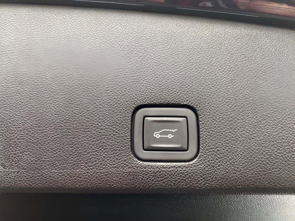 Certified 2024 Cadillac XT6 Premium Luxury w/ Platinum Package image 15