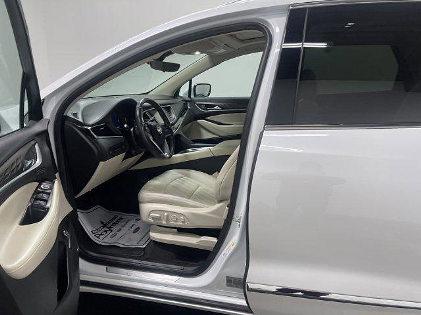 Used 2023 Buick Enclave Avenir w/ Avenir Technology Package AWD/4WD image 7