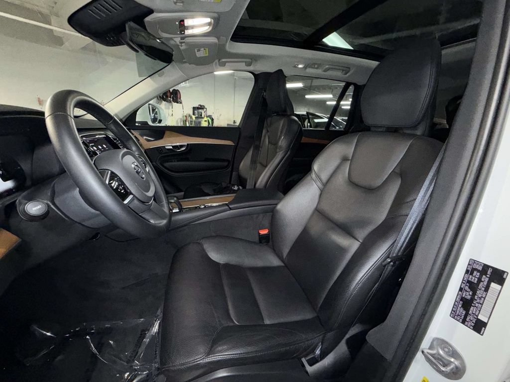 Used 2023 Volvo XC90 T8 Plus AWD/4WD image 2