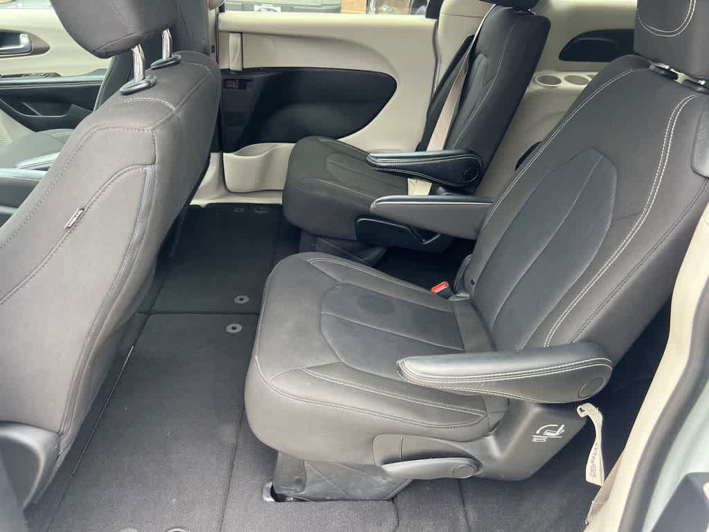 Used 2022 Chrysler Voyager LX FWD image 21