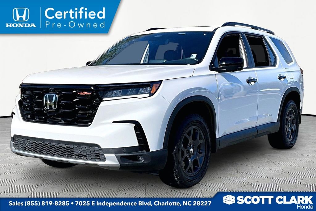 Certified 2025 Honda Pilot TrailSport image 3