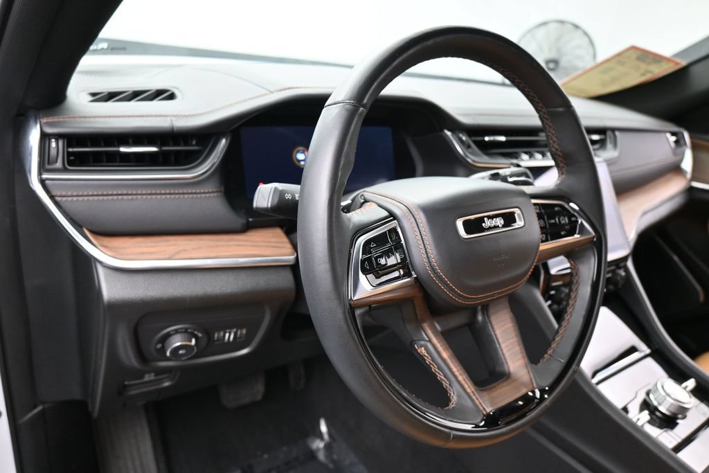 Used 2024 Jeep Grand Cherokee Summit w/ Adv Protech Group IV AWD/4WD image 15