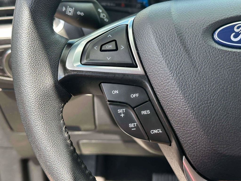 Used 2024 Ford Edge SEL image 21