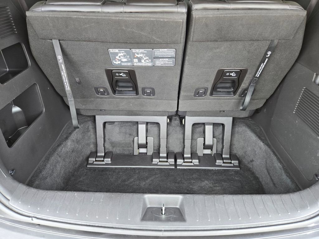 Used 2025 Kia Carnival FWD image 30