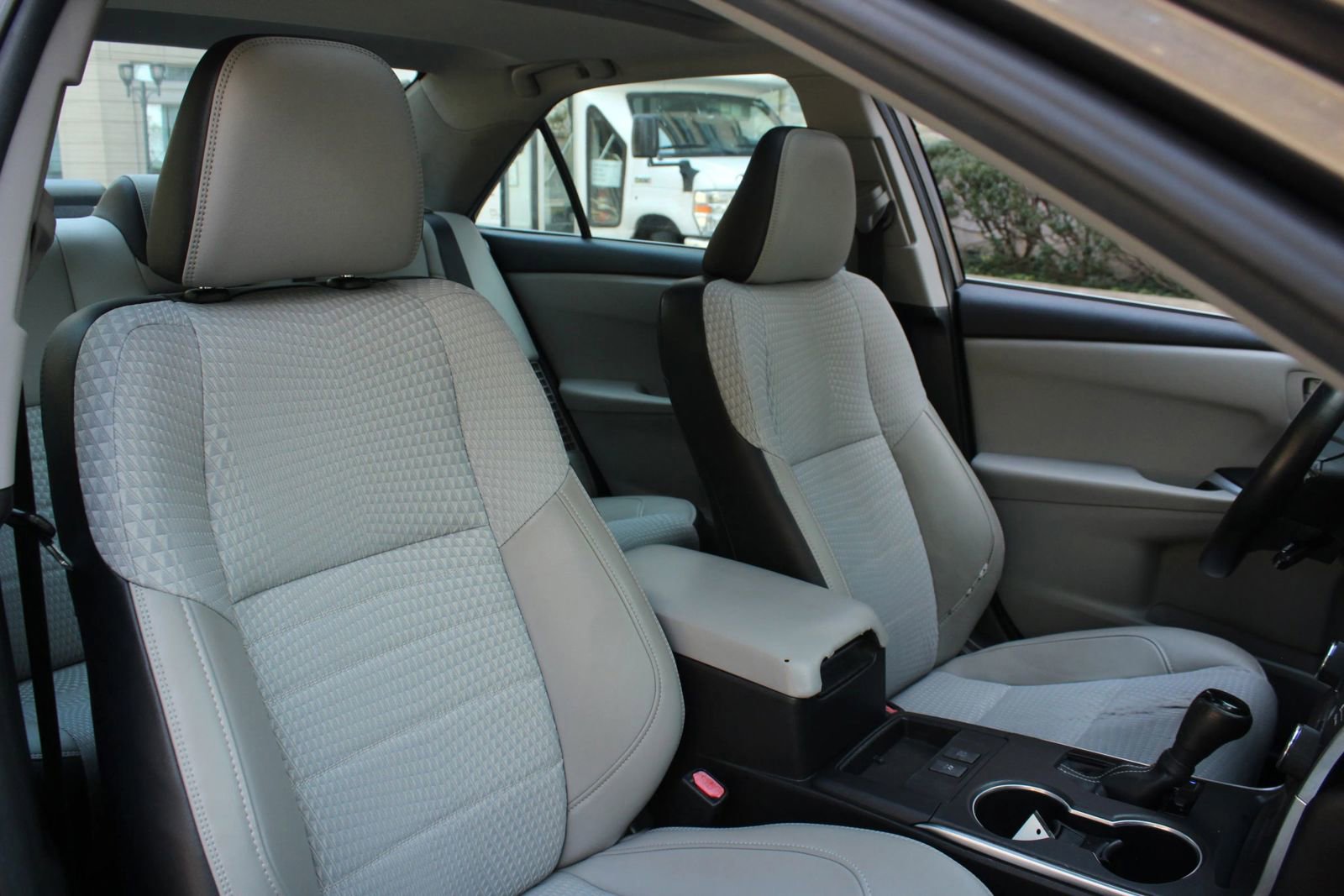 Used 2015 Toyota Camry SE w/ Moonroof Package FWD image 27