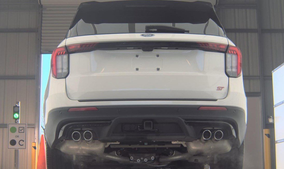 Used 2025 Ford Explorer ST image 9